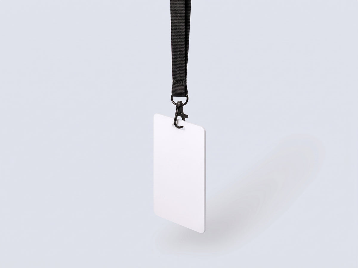 Blanc — Pass NFC personnalisable, vue de profil