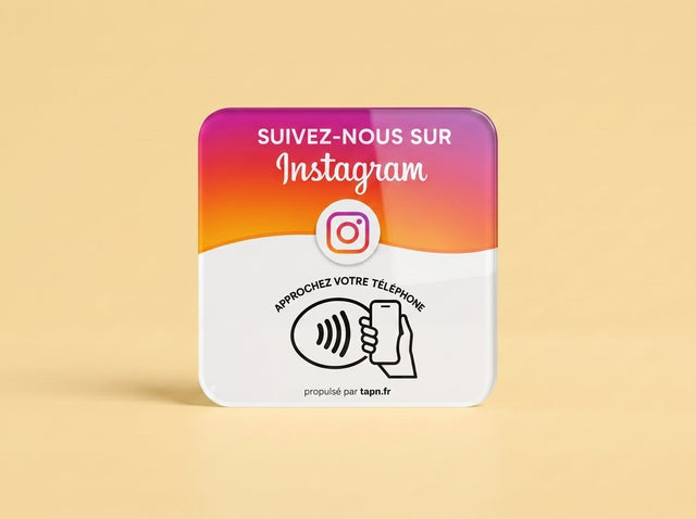 Carte NFC Instagram sur fond jaune safran