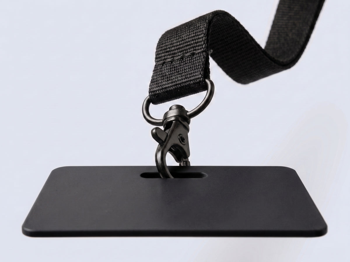 Noir — Détail de l’attache du pass NFC personnalisable