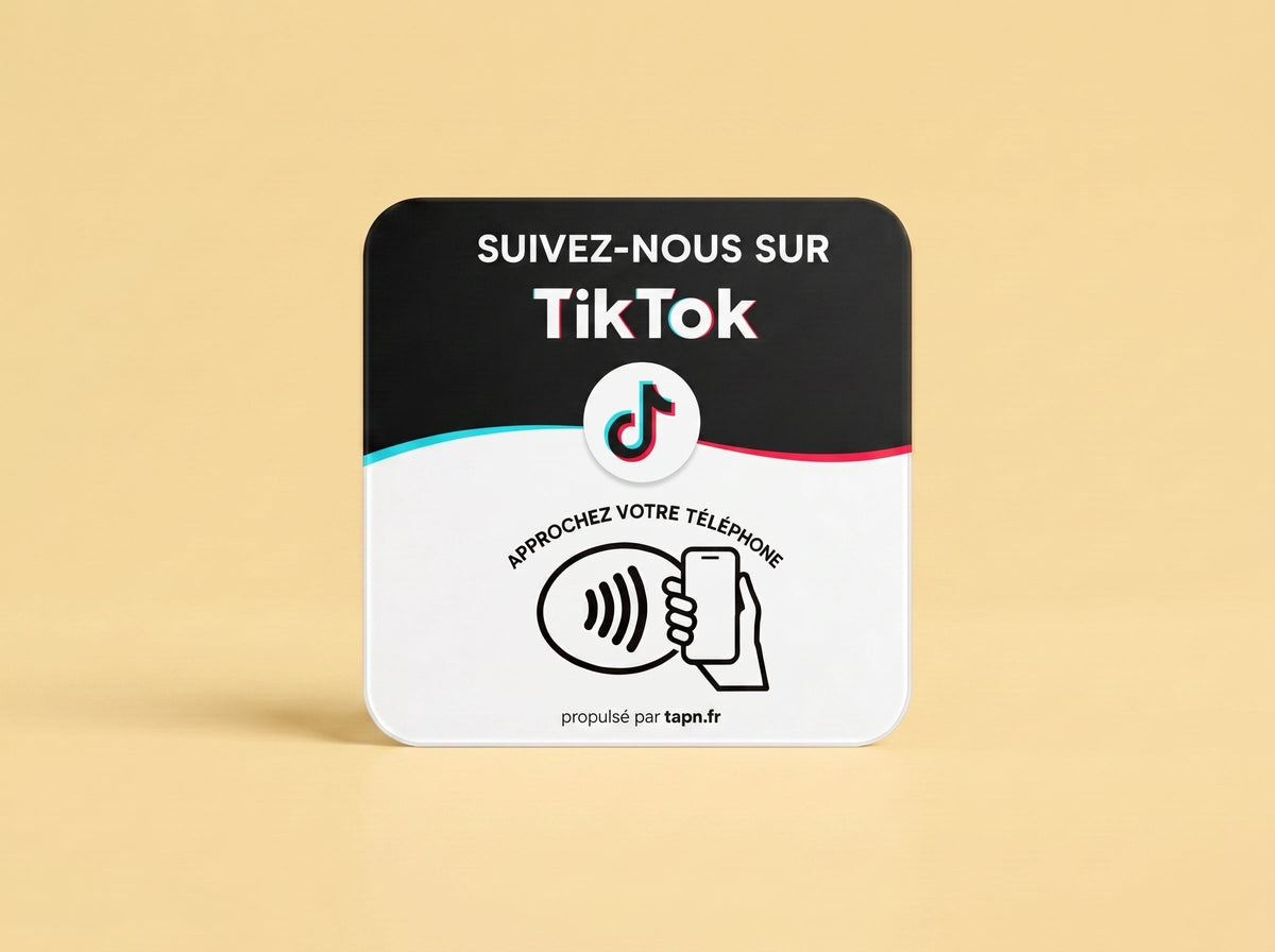 Carte NFC TikTok sur fond jaune safran