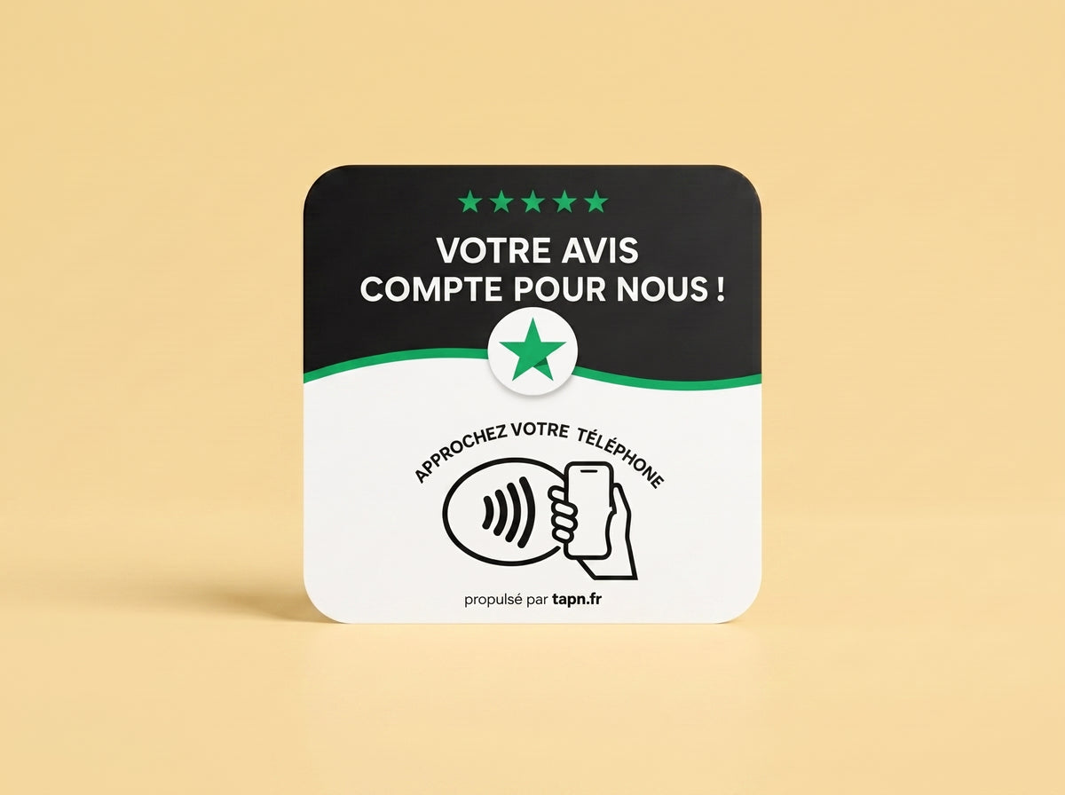 Carte NFC avis Trustpilot sur fond studio jaune safran